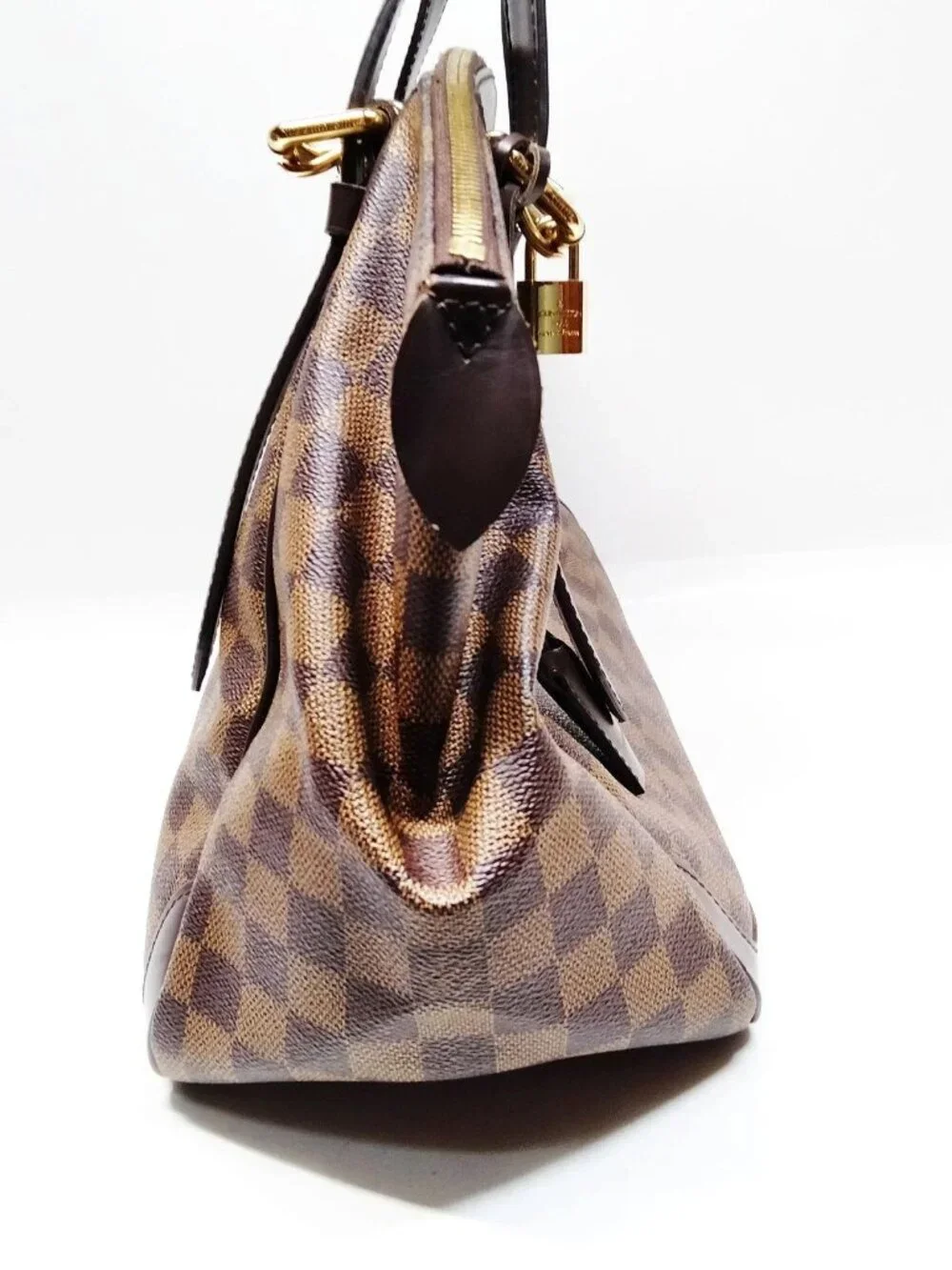 Louis Vuitton elegant louis